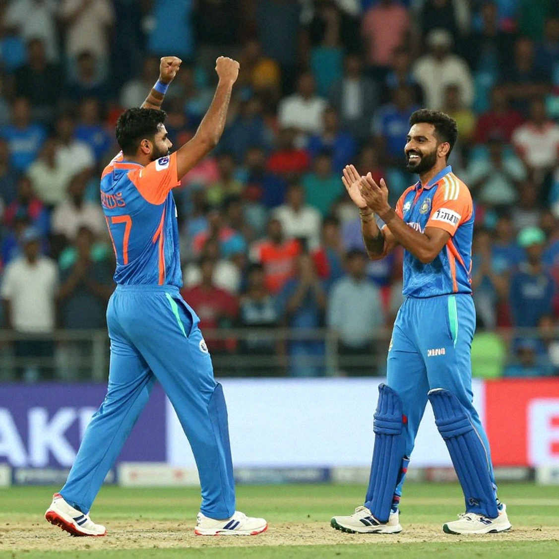 ज़हीर खान की धोनी से मुलाक़ात, रिटेंशन तय होने से पहले — चेन्नई की असली बहस गेंदबाज़ी पर है ज़हीर खान की धोनी से मुलाक़ात, रिटेंशन तय होने से पहले — चेन्नई की असली बहस गेंदबाज़ी पर है